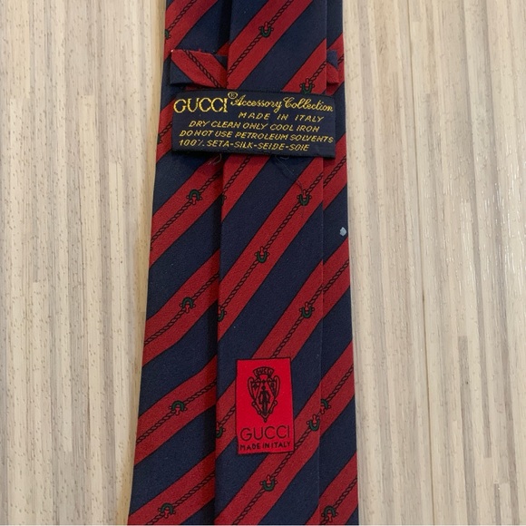 Vintage Authentic Gucci Silk Tie in Deep Red & Navy diagonal stripes EUC - Picture 4 of 6